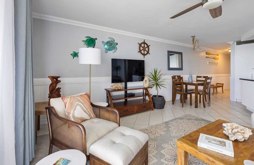 Punaluu Condo | Beachfront Condo with Stunning Ocean Views
