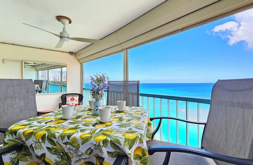 Diamond Head - Kapahulu - St. Louis Condo | Charming Beachfront King Bedroom condo in Honolulu
