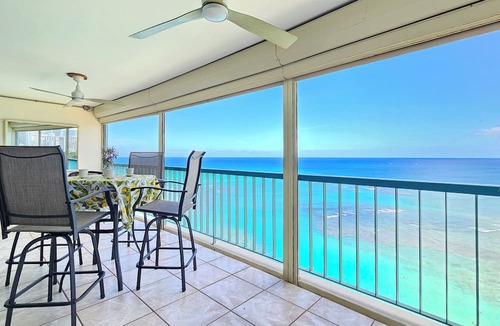 Diamond Head - Kapahulu - St. Louis Condo | Charming Beachfront King Bedroom condo in Honolulu
