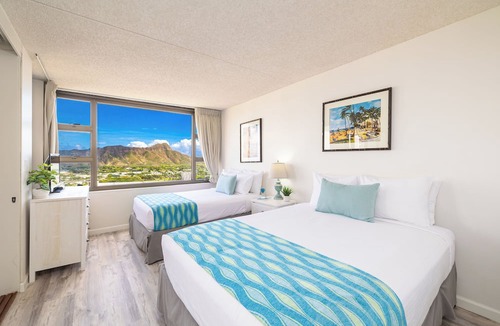 Waikiki Apartment | Diamond Head and Partial Ocean views with 2 Beds and Parking