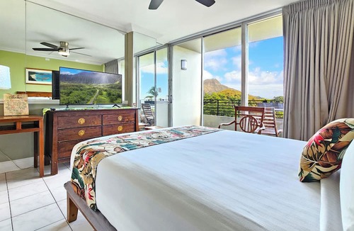 Waikiki Apartment | Waikiki Grand Hotel® 511 🕶 Ocean view Queen Studio w/Balcony, Pool & WiFi