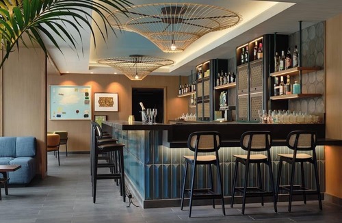 Waikiki Hotel | Wake Up in Paradise, Two Queens, Lanai, Sofa, Near Waikiki Beach and Shops