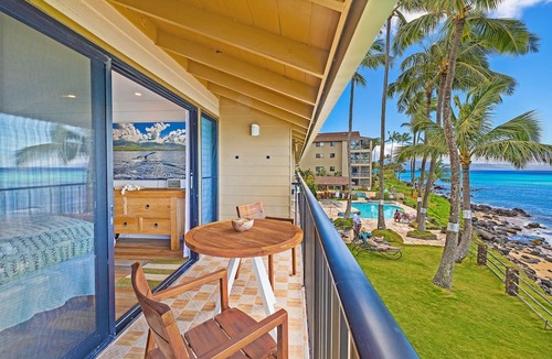 Kahana Apartment | Chic Oceanfront Escape-Boutique Studio-Noelani 219-Cold AC-Amazing Ocean View