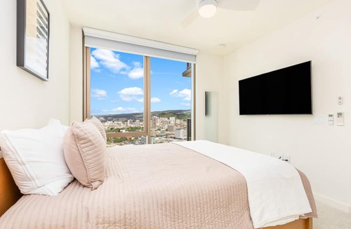 Ala Moana Condo | Ocean-MT Views From the Luxury Sky Ala Moana Condo with Amazing Amenities