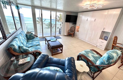 Punaluu Condo | BEACHFRONT Condo OCEANVIEW -Quiet, SANDY Beach -Snorkeling, Free Parking, Extras
