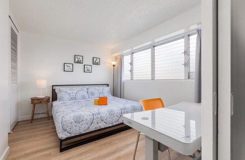McCully - Moiliili Apartment | 01 FREE Parking/10 min beach/2br-Waikiki/Ala Moana