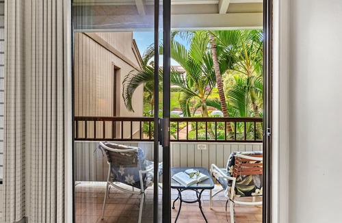 Wailea Condo | Ocean Views Beneath Soaring Ceilings