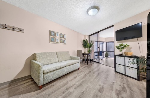 Downtown Honolulu Condo | Bishop Suites @ Executive Centre, Mountain View Suite #3609, Downtown Honolulu