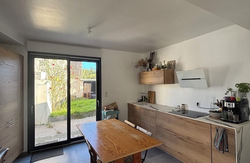 Saint-Sebastien-sur-Loire Bed & Breakfast | Cosy room in shared residence