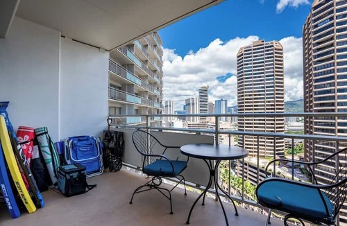 Waikiki Apartment | High Floor, Drink Station, 2 Pools & Free Parking!