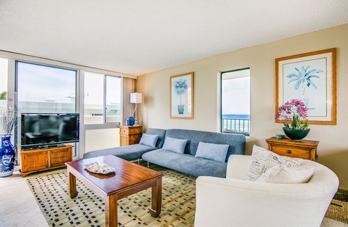 Diamond Head - Kapahulu - St. Louis Condo | Ocean Front Balcony, 2 Bedrooms, Full Kitchen