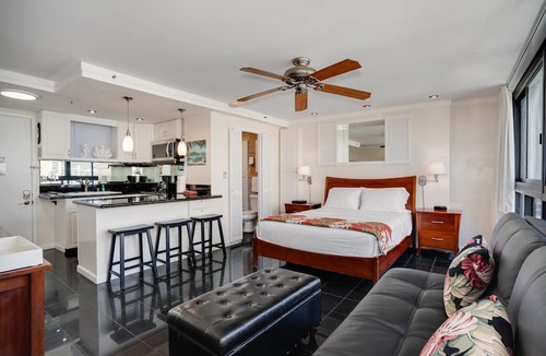 Waikiki Condo | Queen Bed Waikiki Studio 918 @ Waikiki Grand Hotel® Honolulu Hawaii Full Kitchen