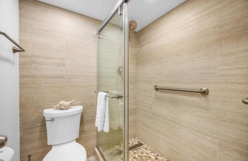 Kahana Apartment | Valley Isle Oceanfront Studio Sleeps 4 Villas Peaceful Retreat Complimentary Car with 6 Nights VIR-107 by KBM