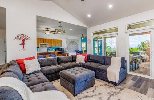 Honomu House | Heavenly Hawaii Retreat Home near Hilo and Ocean and Waterfalls
