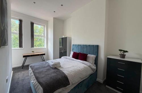 Rusholme Apartment | Casa Cove 2BR Apt w Parking - 5 min to Hospital