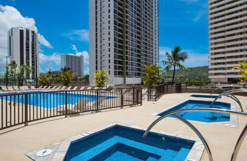 Waikiki Apartment | 17FL Fully Renovated, 5 mins to Beach with Parking