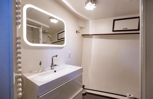 Amsterdam City Centre Boat Rental | Marie's Houseboat