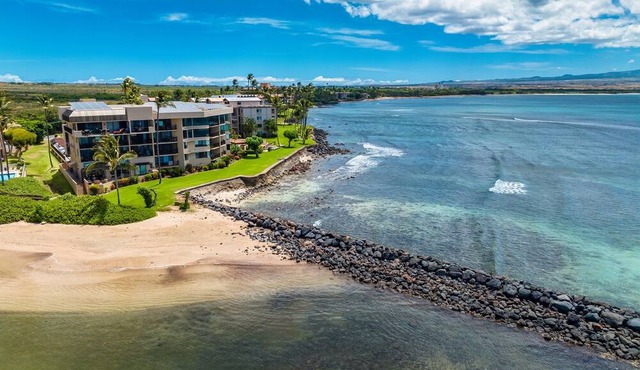 Direct Beachfront with Spectacular Oceanviews!