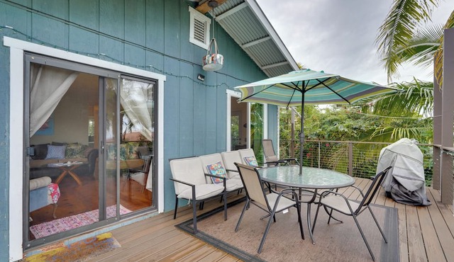 Breezy Kailua-kona Bungalow w/Lanai & Ocean View!