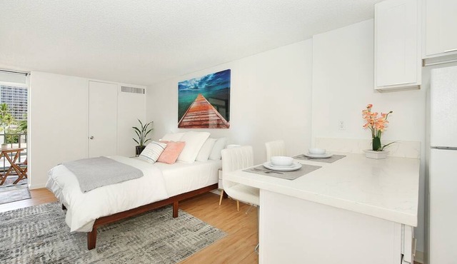 Oahu Tradewinds Plaza 601 Condo