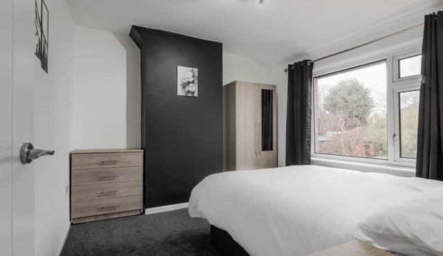 Newly Refurbished 3BR Home Parking Sleeps 5 in Bolton