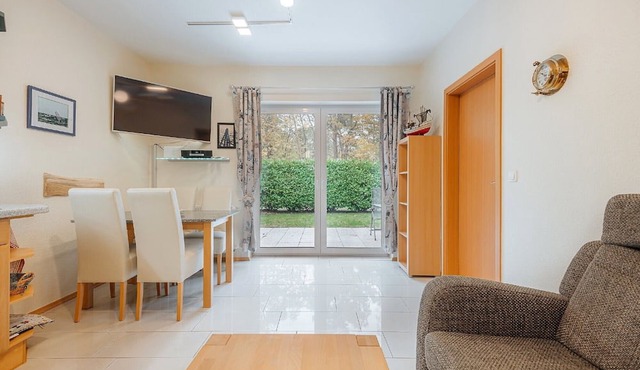 Apartment "Fewo Lachmöwe" with Terrace & Wi-Fi in Rostock