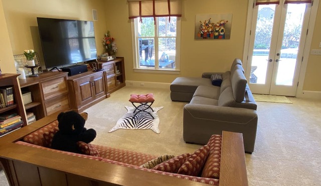 Private Vacation Resort: Pool, Spa, Gym, Kitchen, Laundry, in Tranquil Setting in Sugar Hill