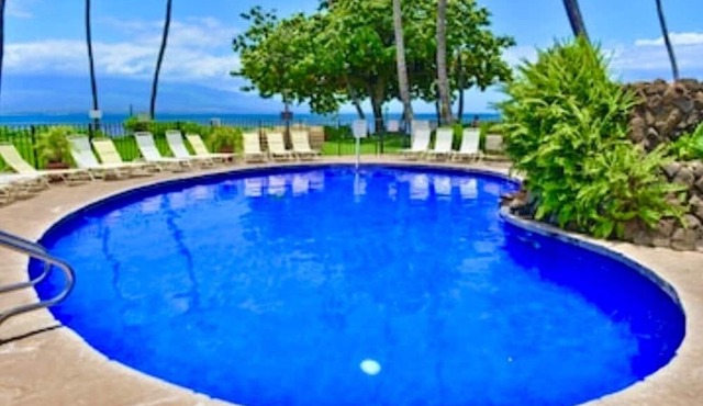2 Bed Maui Retreat with 5 miles of beach!