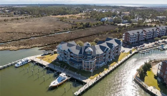 BRING YOUR BOAT. Guest able to dock boat while during their stay. in Manteo