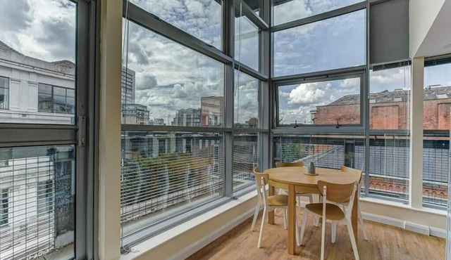 1 Bed NQ Penthouse | Panoramic Views | Air Conditioned in Manchester