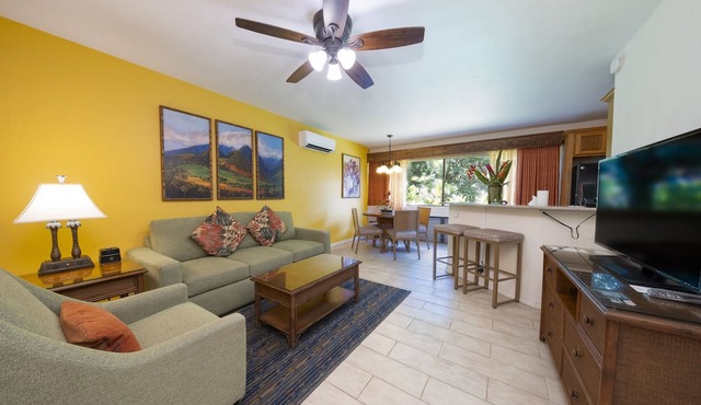 Comfortable & Memorable Stay! 3 Convenient Units, Outdoor Pool, Parking Onsite!