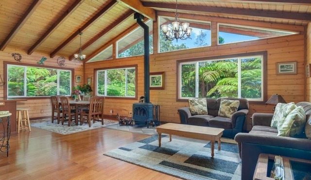 Gorgeous 3bd/2ba villa with covered patio, ping pong table, BBQ & playground