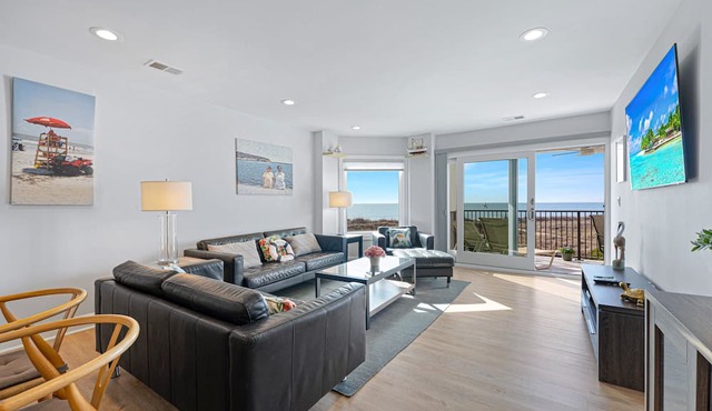 Renovated Coastal Getaway w/Deck Overlooking the Ocean in Hilton Head Island