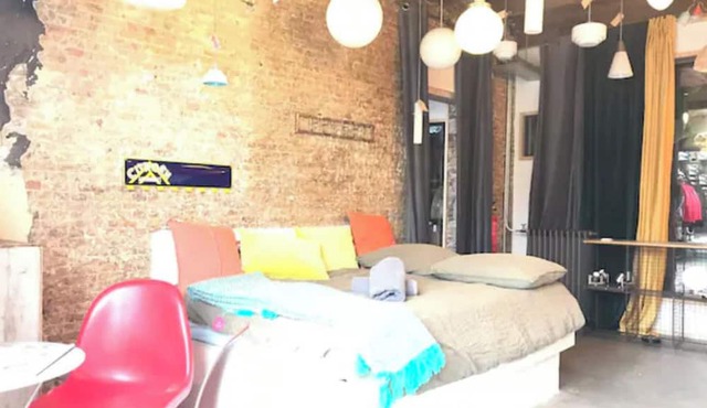 Canal-view Studio Sleeps 2 - Pets welcome - WiFi in Schiedam
