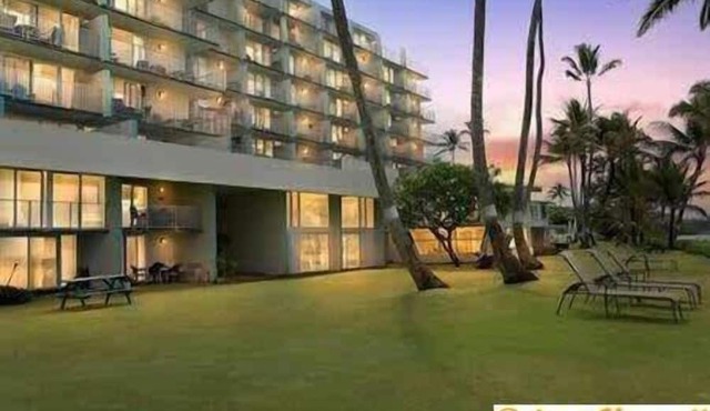 Beachfront Condo with Beach Access & Pool