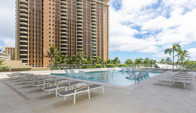 Ilikai 1 Bedroom Lagoon View, Minutes to the Beach! No Resort Fees!