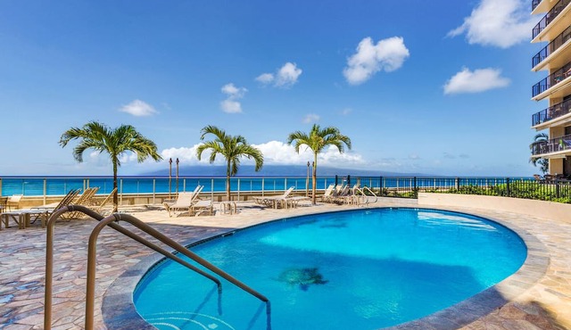 Gorgeous Ocean Views, Island Charm - Hololani B201- Beach gear included