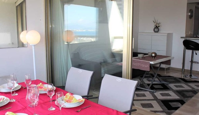 Villeneuve-Loubet: Air-conditioned apartment, 2 rooms, 4 sleeps, optional parking
