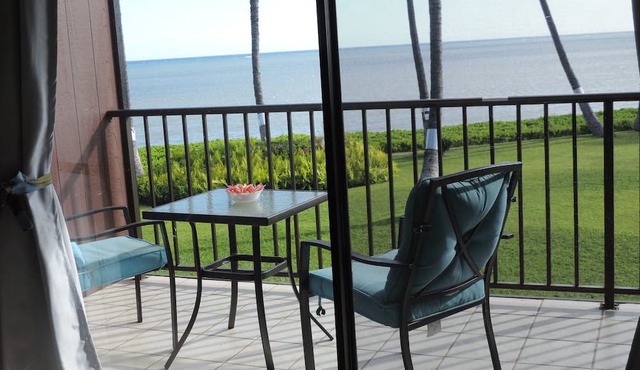 ALOHA OceanFront Condo w.A/C, Molokai, Hawaii Watch whales Dec-April.