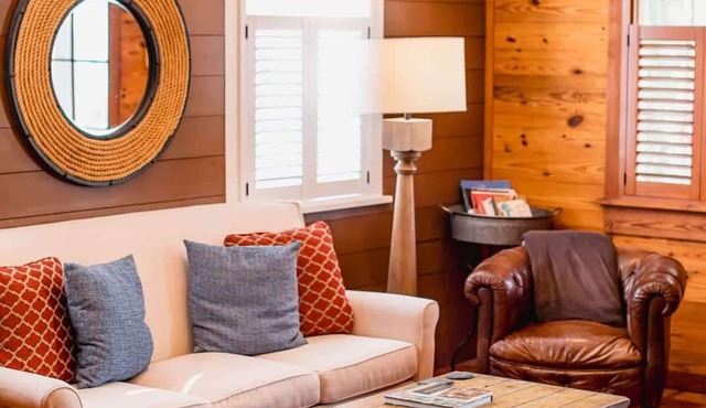 3BR Family Retreat | EV Charging, Porch & Parking | Walk to MUSC | Charleston in Charleston