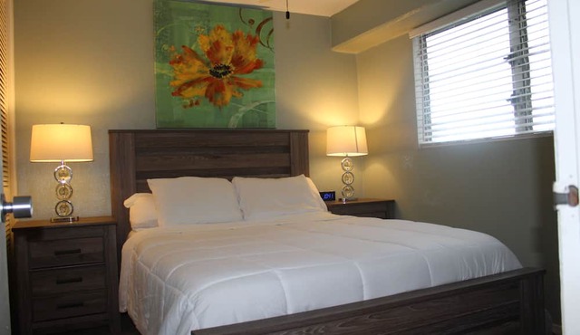 Great Location in Waikiki! Views of mountains, city, and ocean!