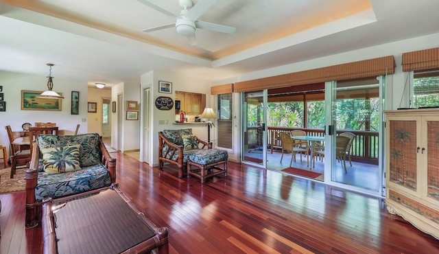 Paddle to a Secluded Beach Experience Old Hawaiʻi 50+ Year Local Expert Host