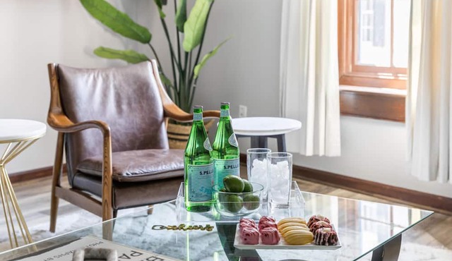 Walk Everywhere! Near Marion Square & King Street's Best Restaurants + Shops in Charleston