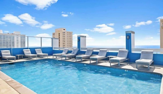 Skyline view retreat w/pool & beach access