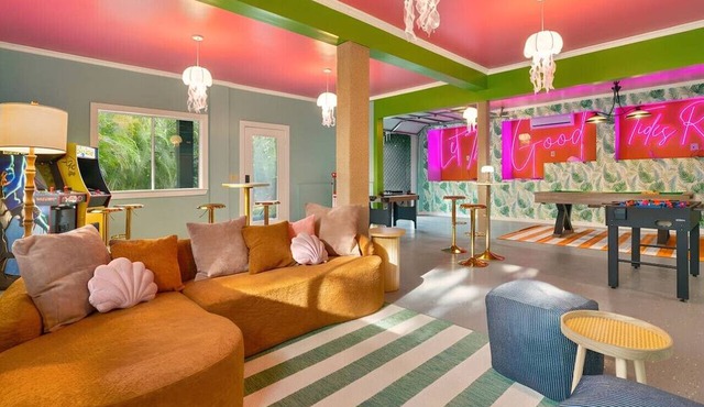 Spacious Kona Retreat | Sleeps 17 | Game Room