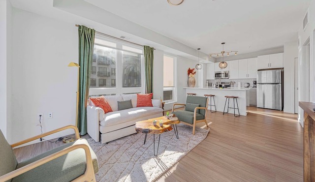 Chic King Suite | Loring Park Balcony & Gym in Minneapolis