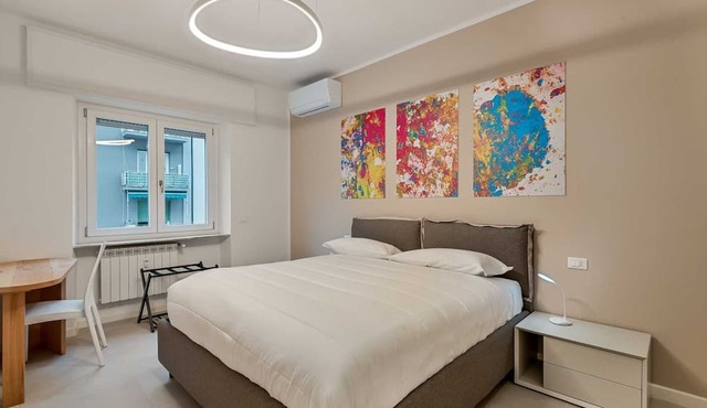 The Prestige is a modern three-room apartment in the city center, recently renovated.Located in a central position, it is ideal for families and offers space for up to 6 people. It features a master bedroom, a room with two single beds, a living room w in La Spezia
