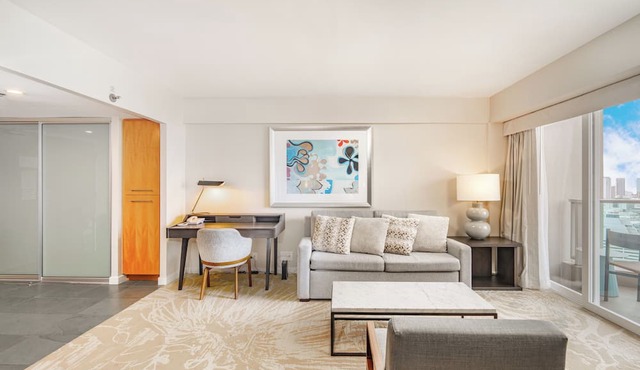 Junior Suite 1 Bedroom Ala Moana Condominium, City/Partial Ocean from Lanai