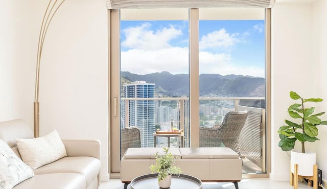 Sky Ala Moana Luxury Condo Offering MT Views and Top Amenities