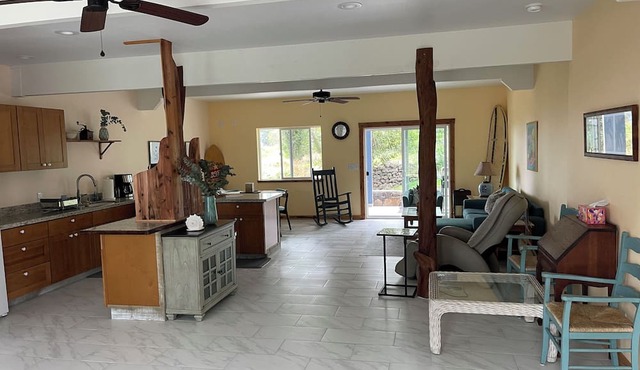 Charming 2 bedroom/bath & much more ground level in Kealakekua